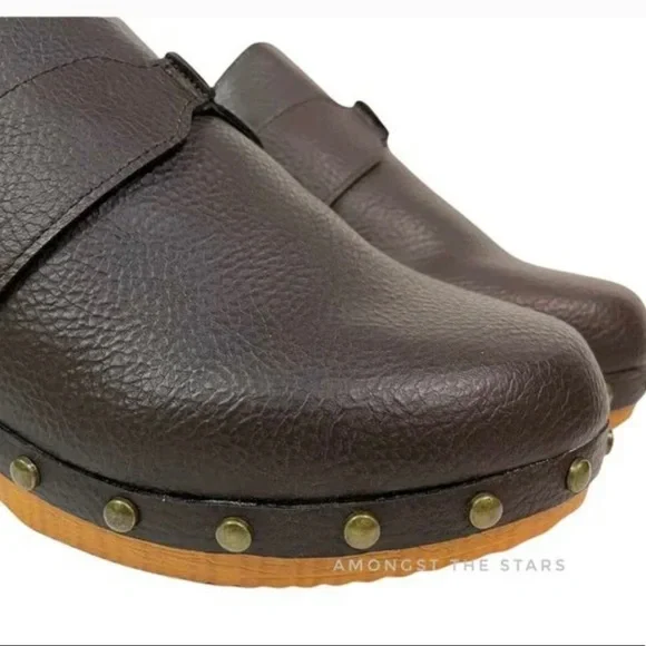 MIA Daisy Brown Studded Vegan Leather Clogs Shoes NWOT Women's size 8.5 - Picture 2 of 5